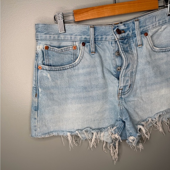 Madewell Relaxed Denim Shorts in Cedarcroft Wash - Picture 5 of 11